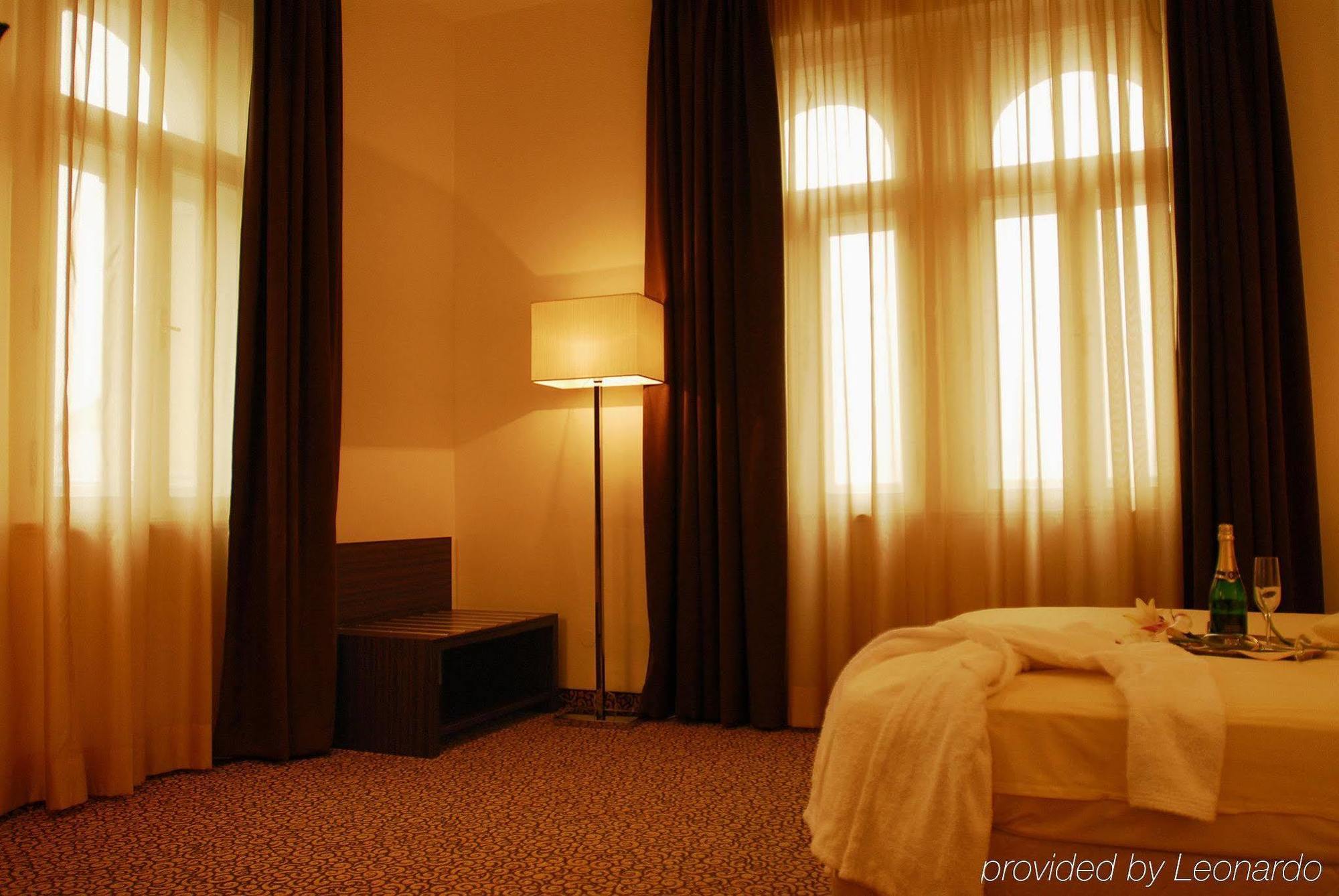 Hotel Assenzio Praha Bagian luar foto