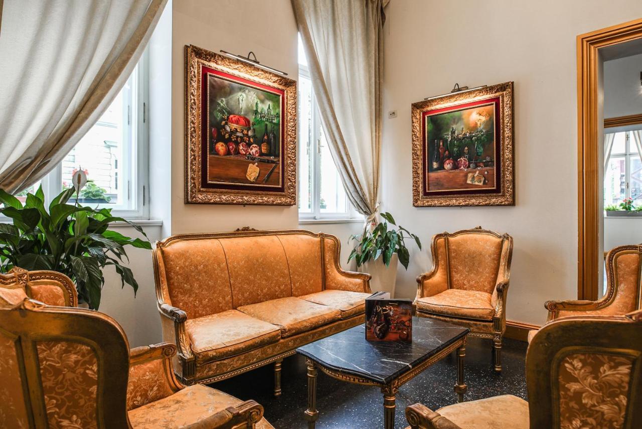 Hotel Assenzio Praha Bagian luar foto