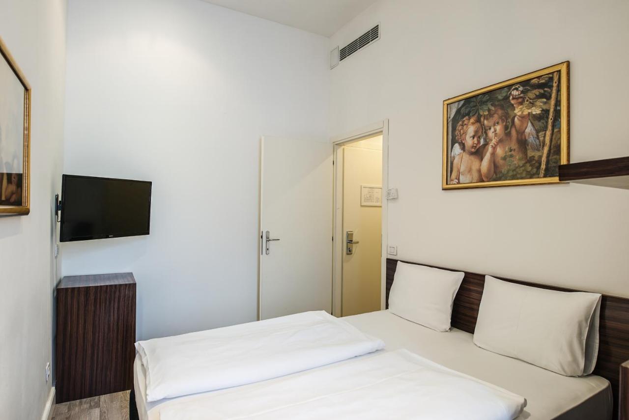 Hotel Assenzio Praha Bagian luar foto