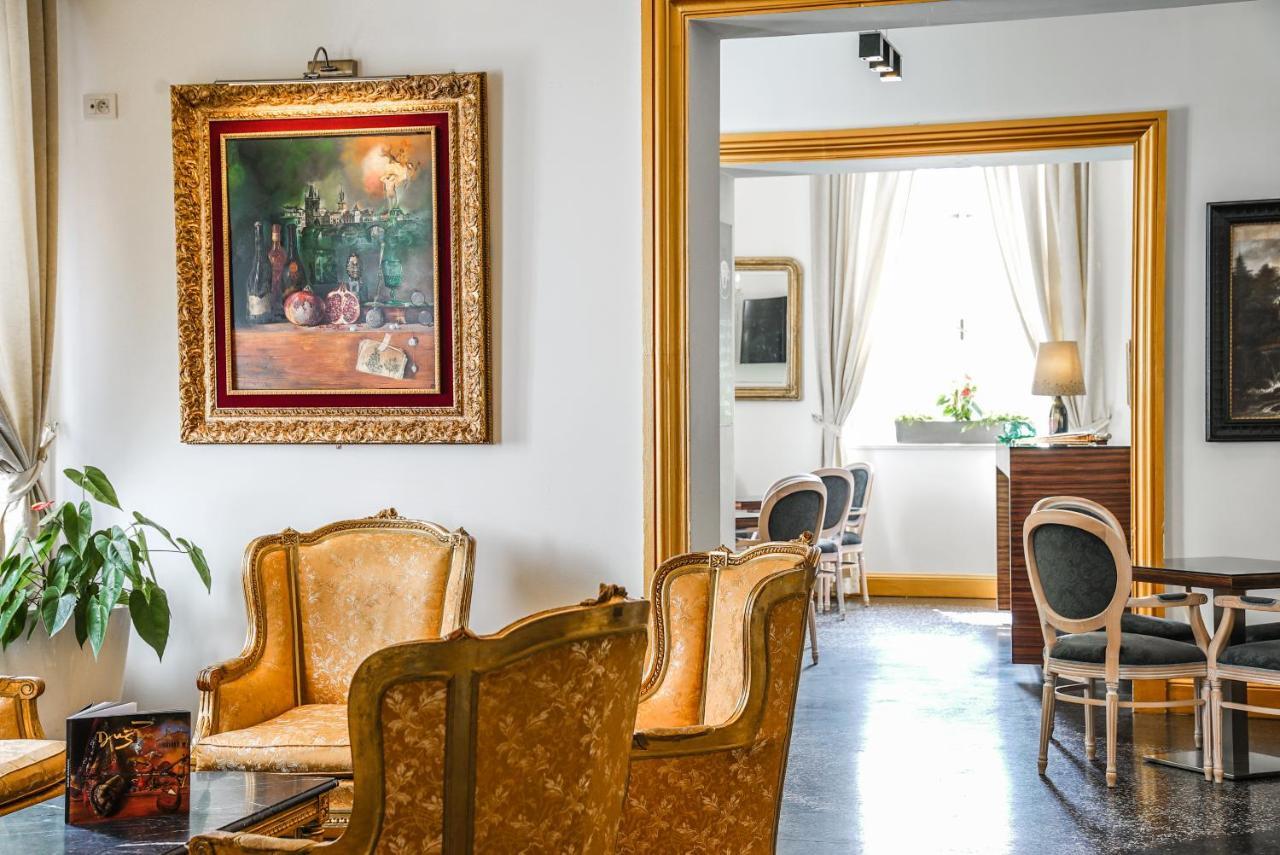 Hotel Assenzio Praha Bagian luar foto