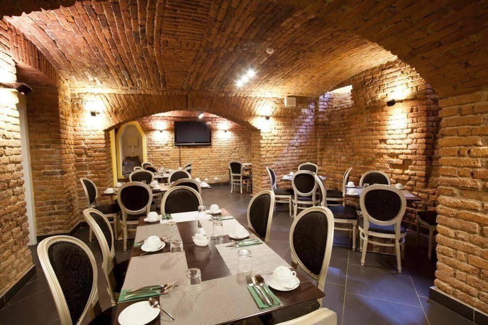 Hotel Assenzio Praha Bagian luar foto