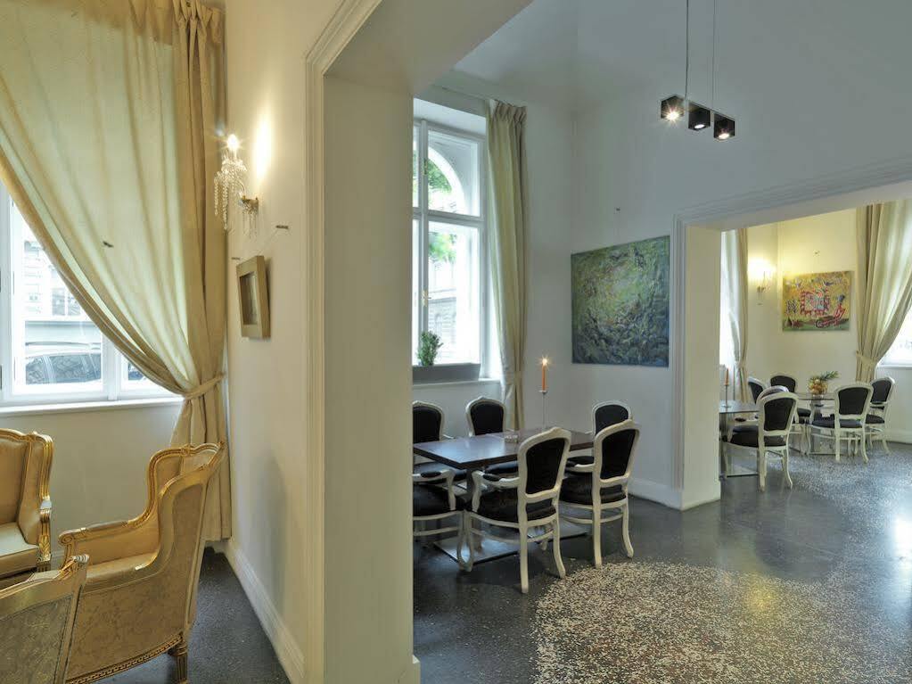Hotel Assenzio Praha Bagian luar foto
