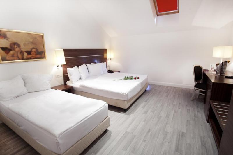 Hotel Assenzio Praha Bagian luar foto